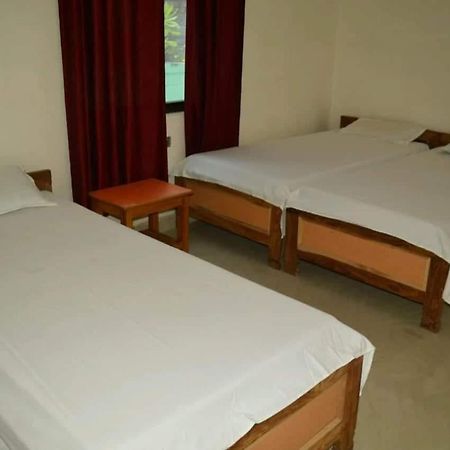 Middle Way Home Stay بود جايا المظهر الخارجي الصورة