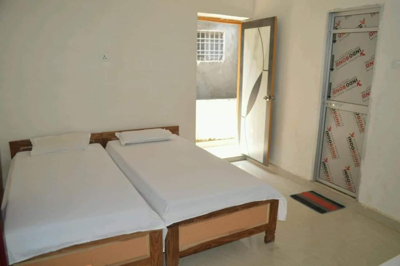 Middle Way Home Stay بود جايا المظهر الخارجي الصورة