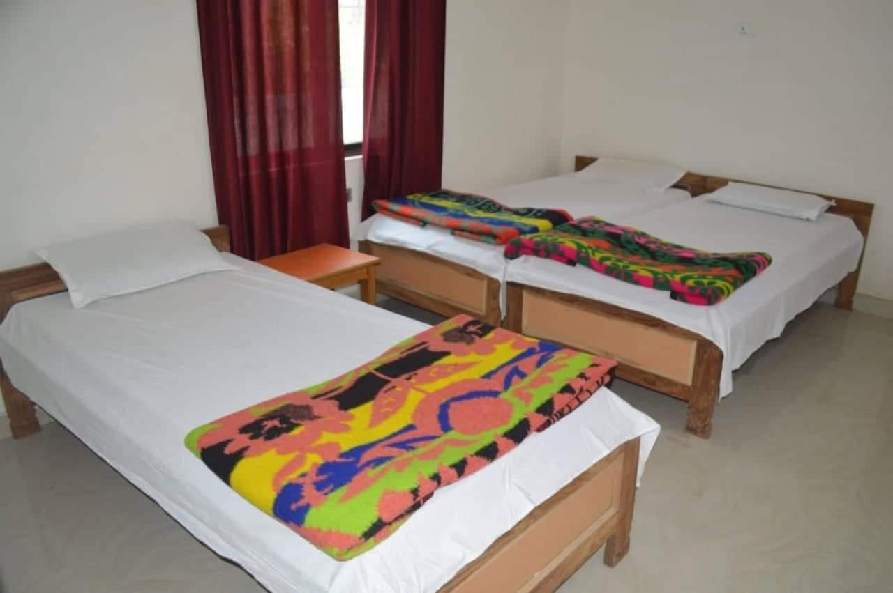 Middle Way Home Stay بود جايا المظهر الخارجي الصورة